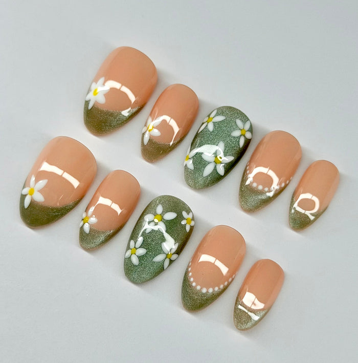 Sage Daisy Dreams | Floral Cat-Eye Press-On Nails