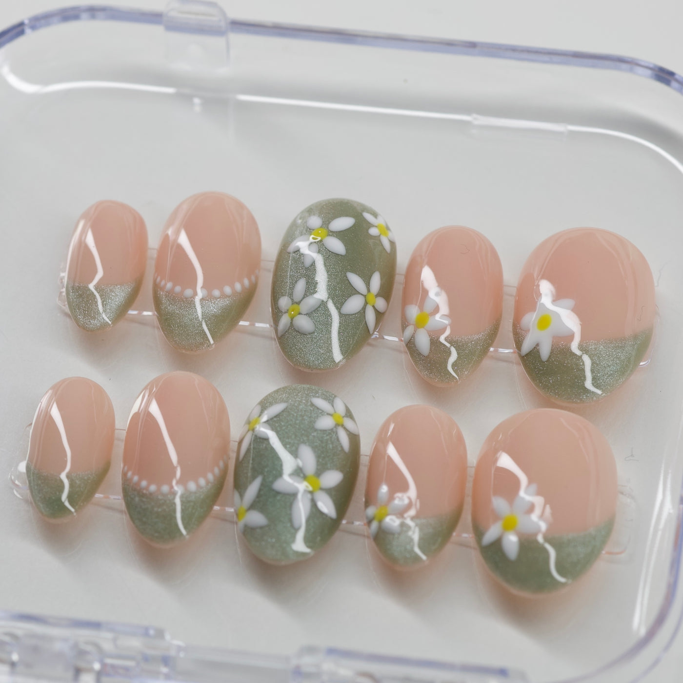 Sage Daisy Dreams | Floral Cat-Eye Press-On Nails
